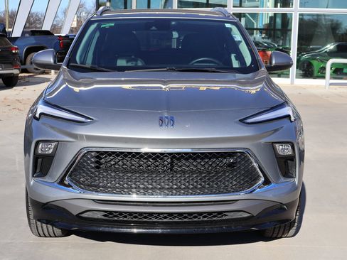 Used 2024 Buick Encore GX Sport Touring image 3