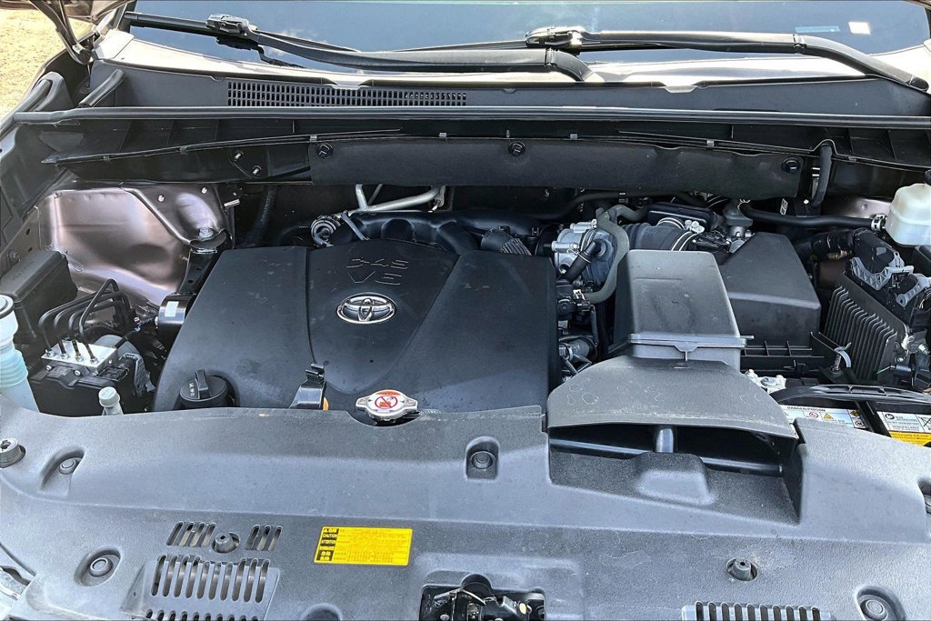 Used 2018 Toyota Highlander Limited Platinum AWD/4WD image 30