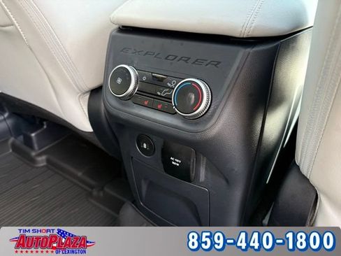 Used 2025 Ford Explorer Platinum w/ Ultimate Package AWD/4WD image 34