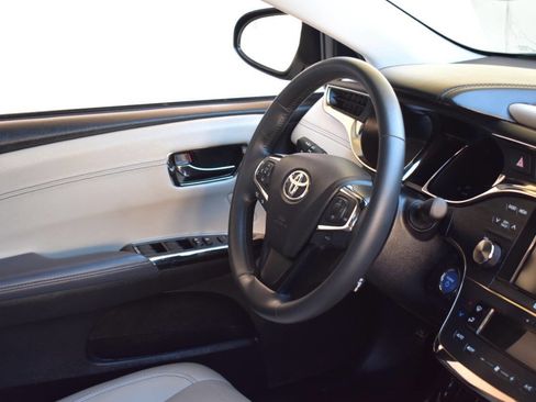 Used 2014 Toyota Avalon Limited w/ Technology Package FWD image 23