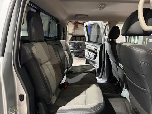 Used 2018 Nissan Titan S RWD image 22