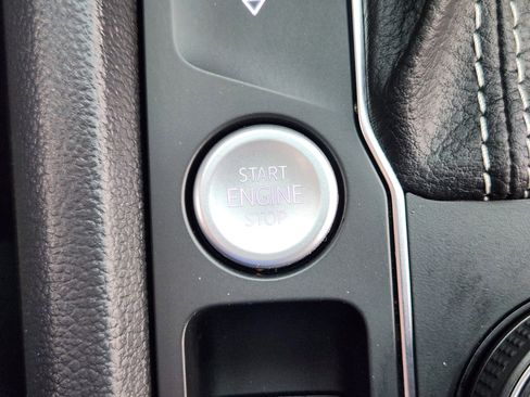 Used 2022 Volkswagen Atlas Cross Sport SE image 26