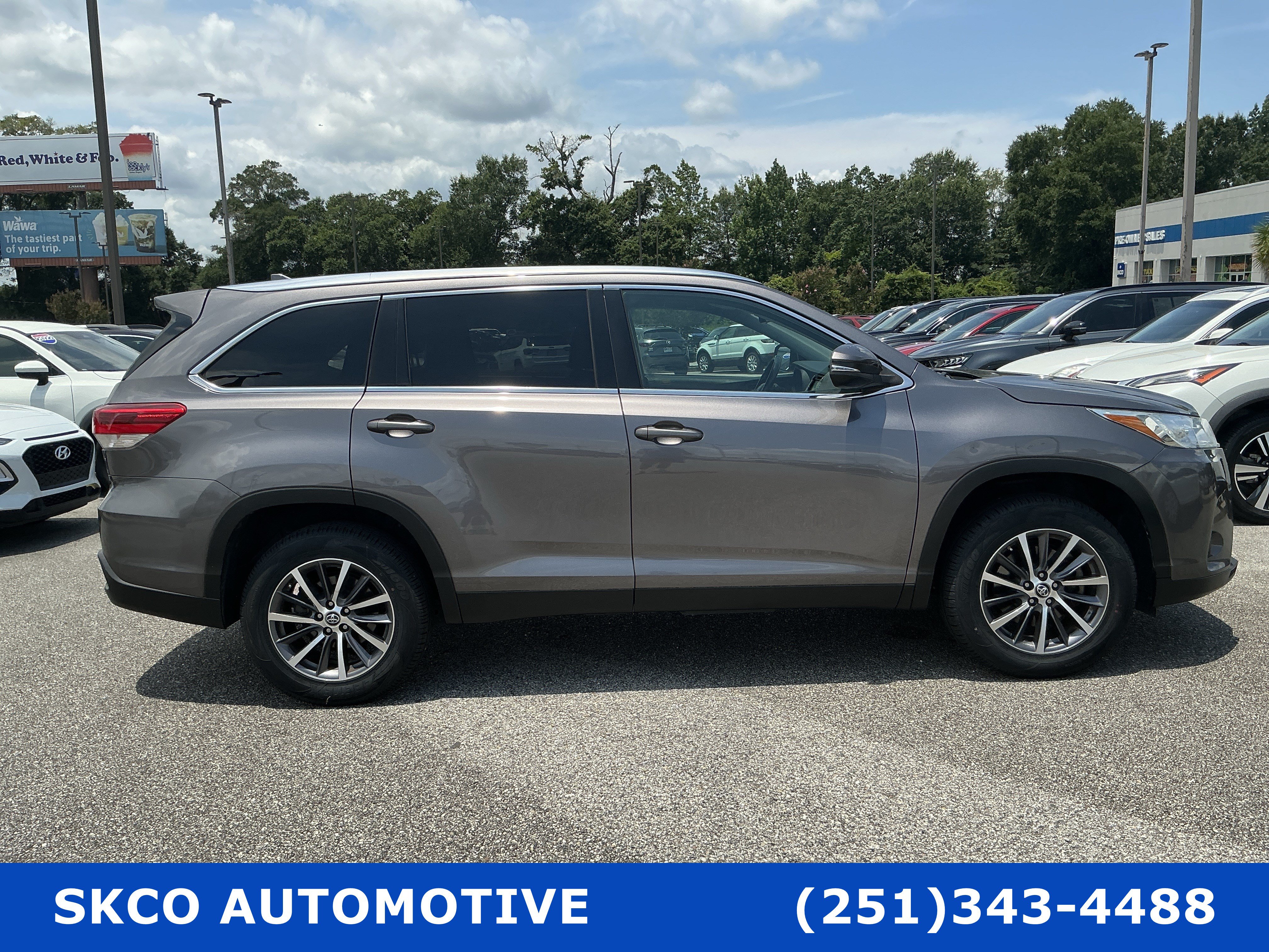 Used 2019 Toyota Highlander XLE FWD image 6