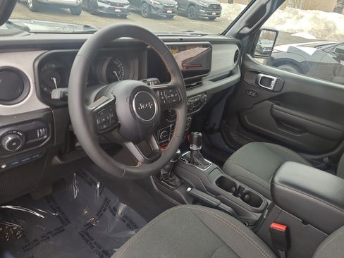 Used 2024 Jeep Wrangler Unlimited image 16