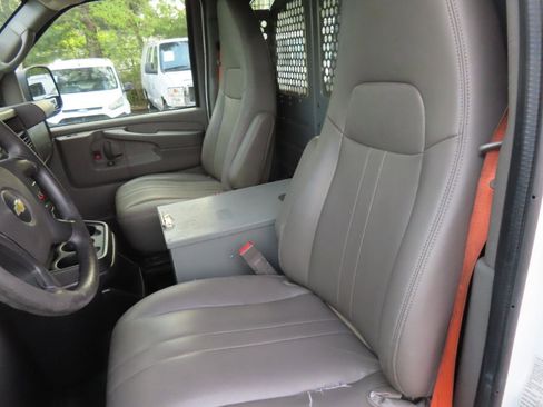 Used 2015 Chevrolet Express 2500 image 12