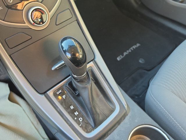 Used 2015 Hyundai Elantra SE w/ Option Group 02 FWD image 15