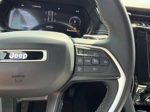 Used 2024 Jeep Grand Cherokee Laredo AWD/4WD image 26