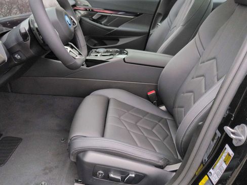 New 2026 BMW 550e xDrive image 17