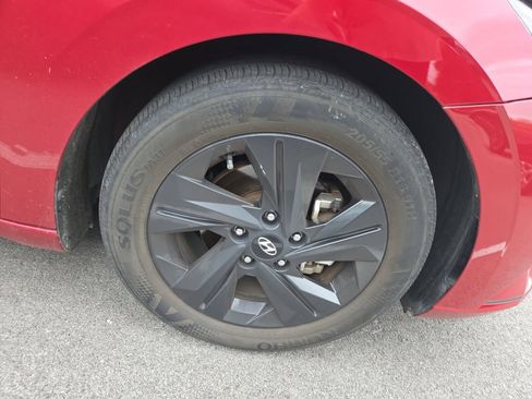 Certified 2022 Hyundai Elantra SEL w/ Preferred Accessory Package FWD image 2