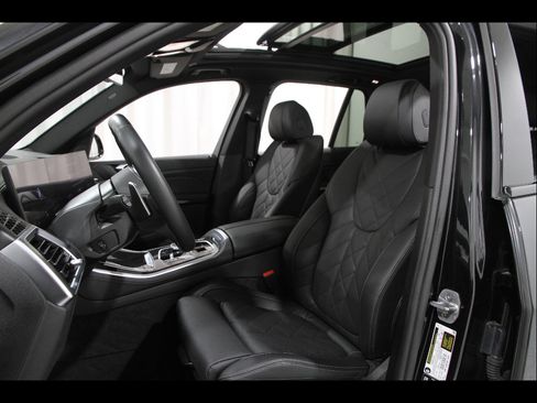 Used 2025 BMW X5 xDrive40i w/ M Sport Package AWD/4WD image 5