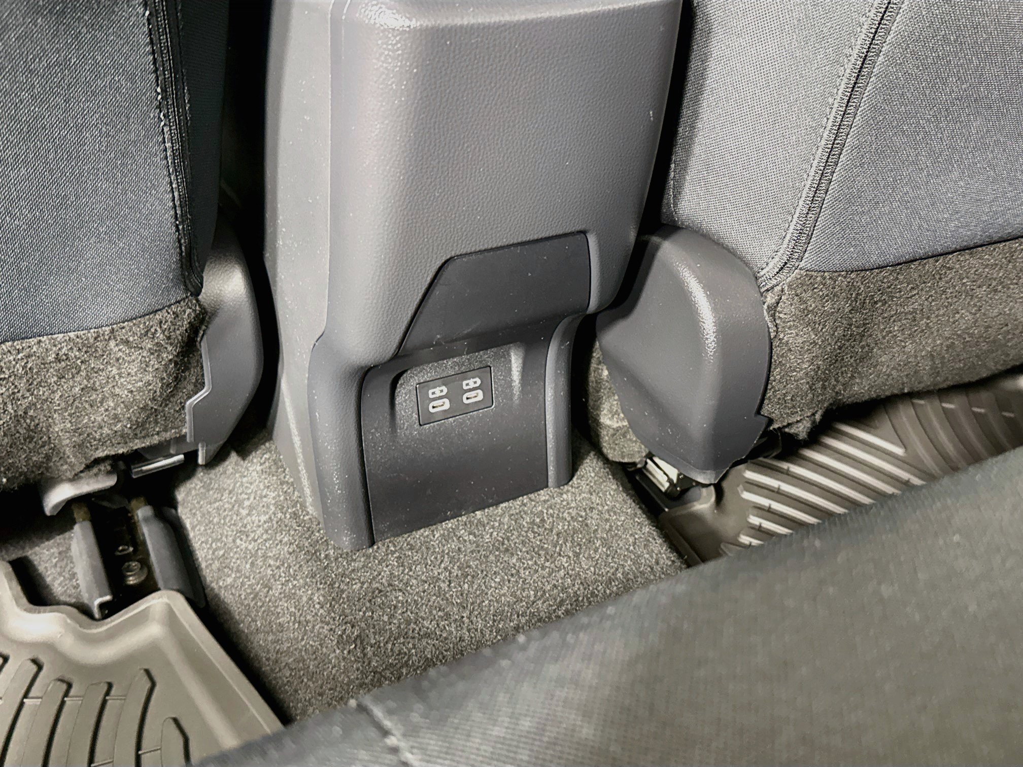Certified 2025 Toyota Prius LE FWD image 25