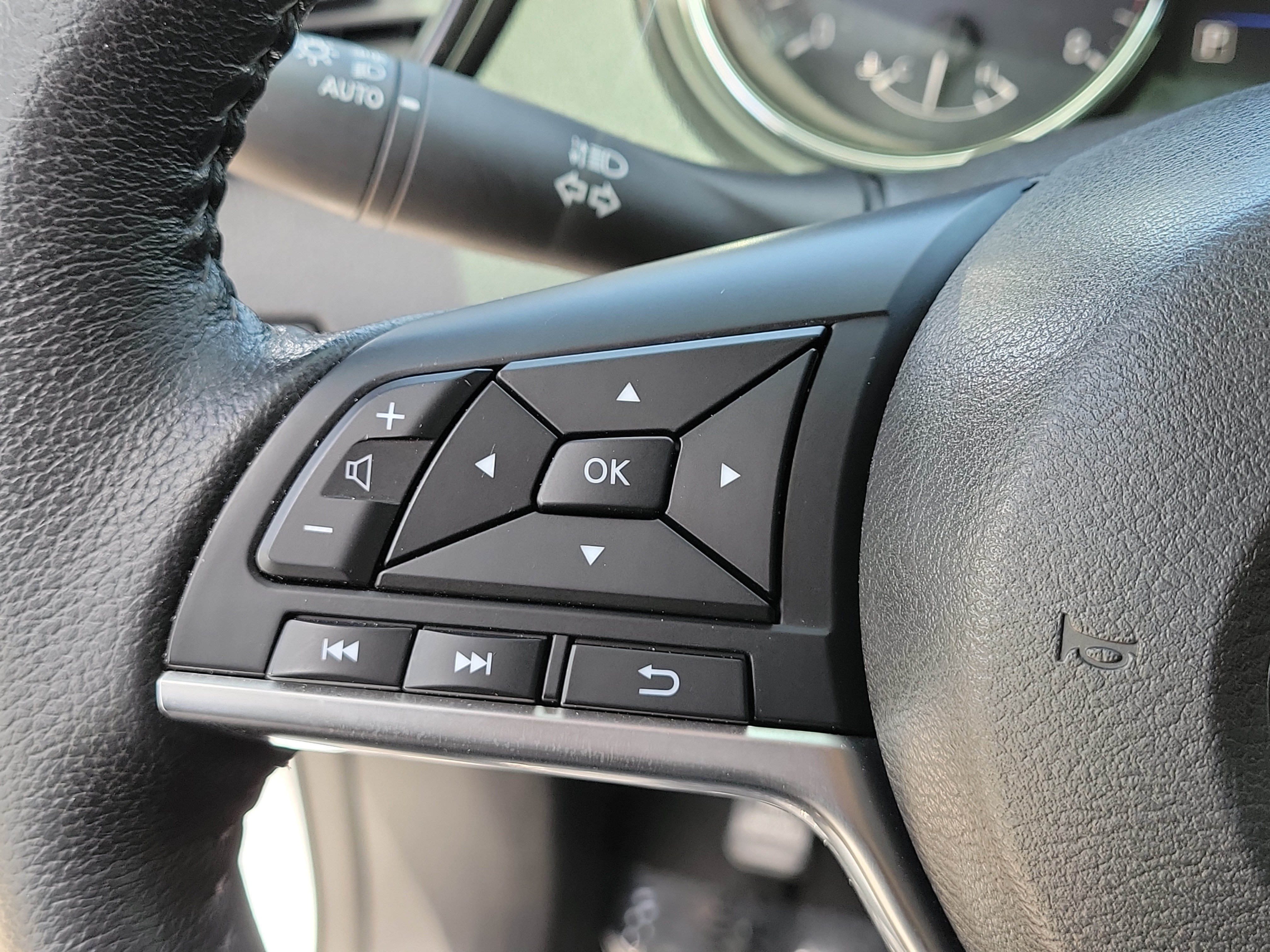 Certified 2020 Nissan Rogue SV FWD image 23