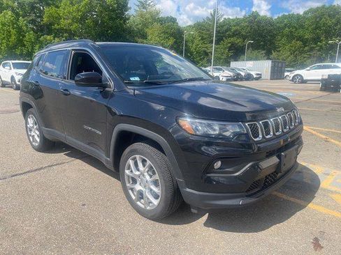 Certified 2023 Jeep Compass Latitude w/ Sun and Sound Group AWD/4WD image 1