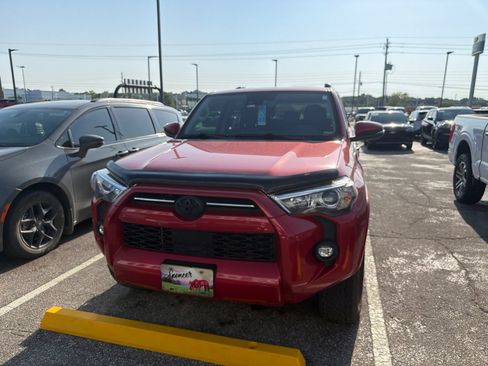 Used 2021 Toyota 4Runner SR5 Premium w/ Moonroof Package AWD/4WD image 2