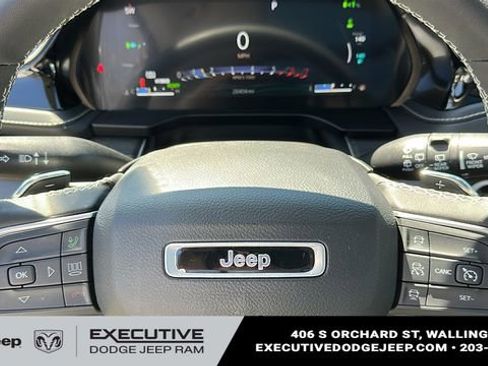 Used 2023 Jeep Grand Cherokee 4WD 4xe image 13