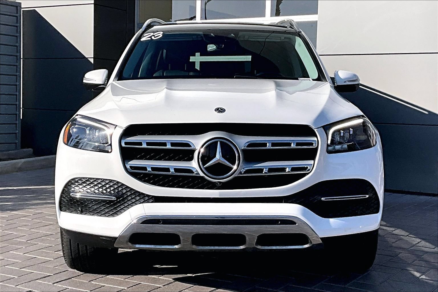 Used 2023 Mercedes-Benz GLS 450 4MATIC image 2