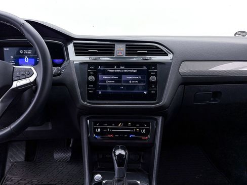 Used 2022 Volkswagen Tiguan SE image 5