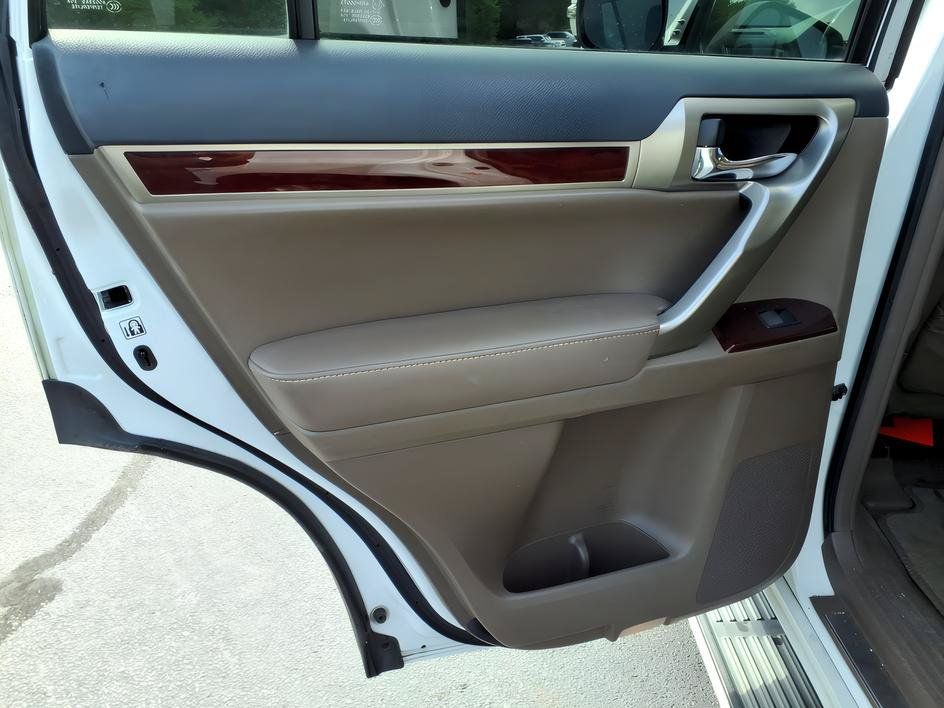 Used 2018 Lexus GX 460 Premium w/ Premium Package AWD/4WD image 13
