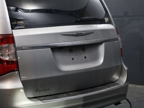 Used 2012 Chrysler Town & Country Touring w/ Entertainment Group #1 image 7