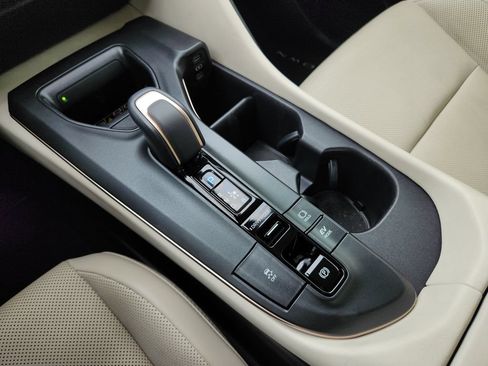 Certified 2023 Toyota Crown AWD/4WD image 22
