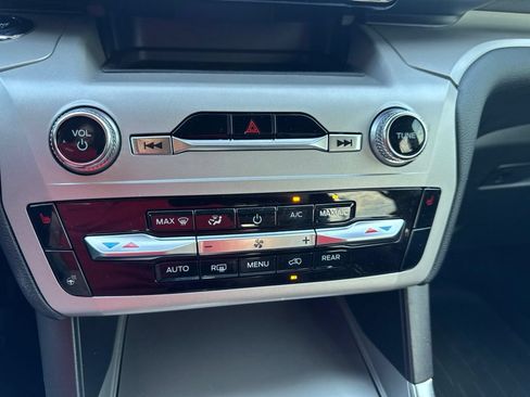 Used 2023 Ford Explorer XLT w/ Equipment Group 202A AWD/4WD image 21