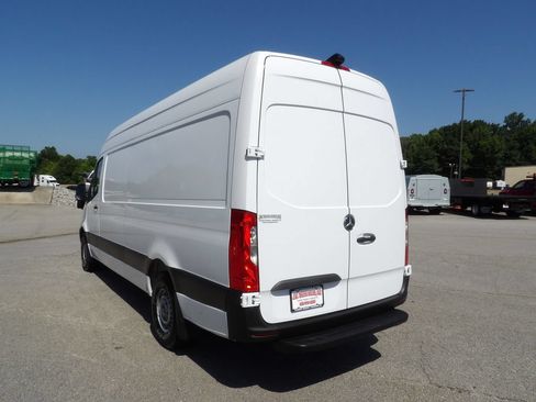 Used 2023 Mercedes-Benz Sprinter 2500 image 5