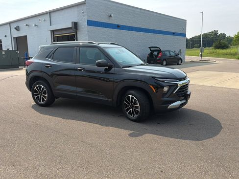 Used 2025 Chevrolet TrailBlazer LT AWD/4WD image 7