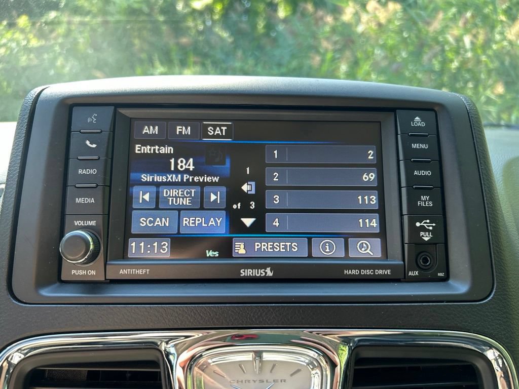 Used 2013 Chrysler Town & Country Touring FWD image 16