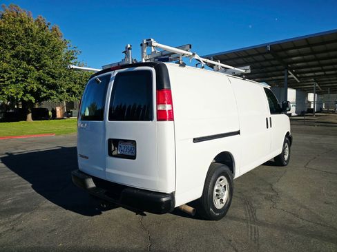 Used 2017 Chevrolet Express 2500 image 8