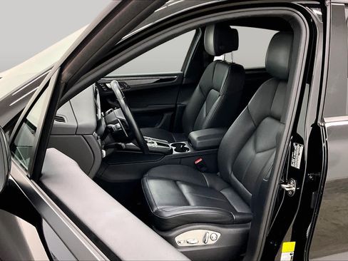 Used 2020 Porsche Macan AWD/4WD image 8