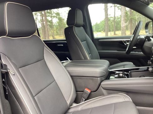New 2025 Chevrolet Suburban Premier RWD image 24