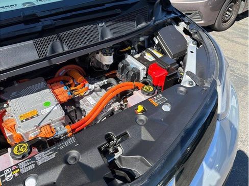Used 2019 Chevrolet Bolt Premier w/ Infotainment Package FWD image 33