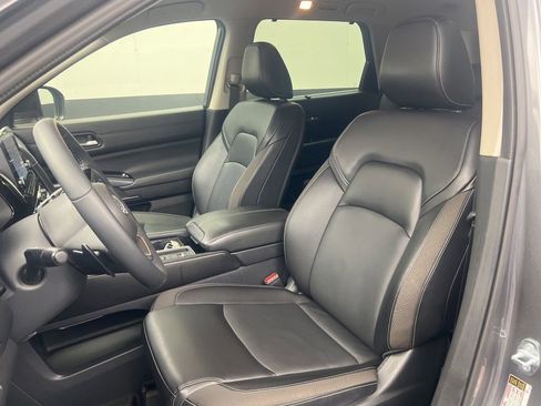 Used 2024 Nissan Pathfinder SL FWD image 21
