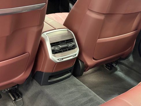 Used 2023 BMW 760i xDrive image 25