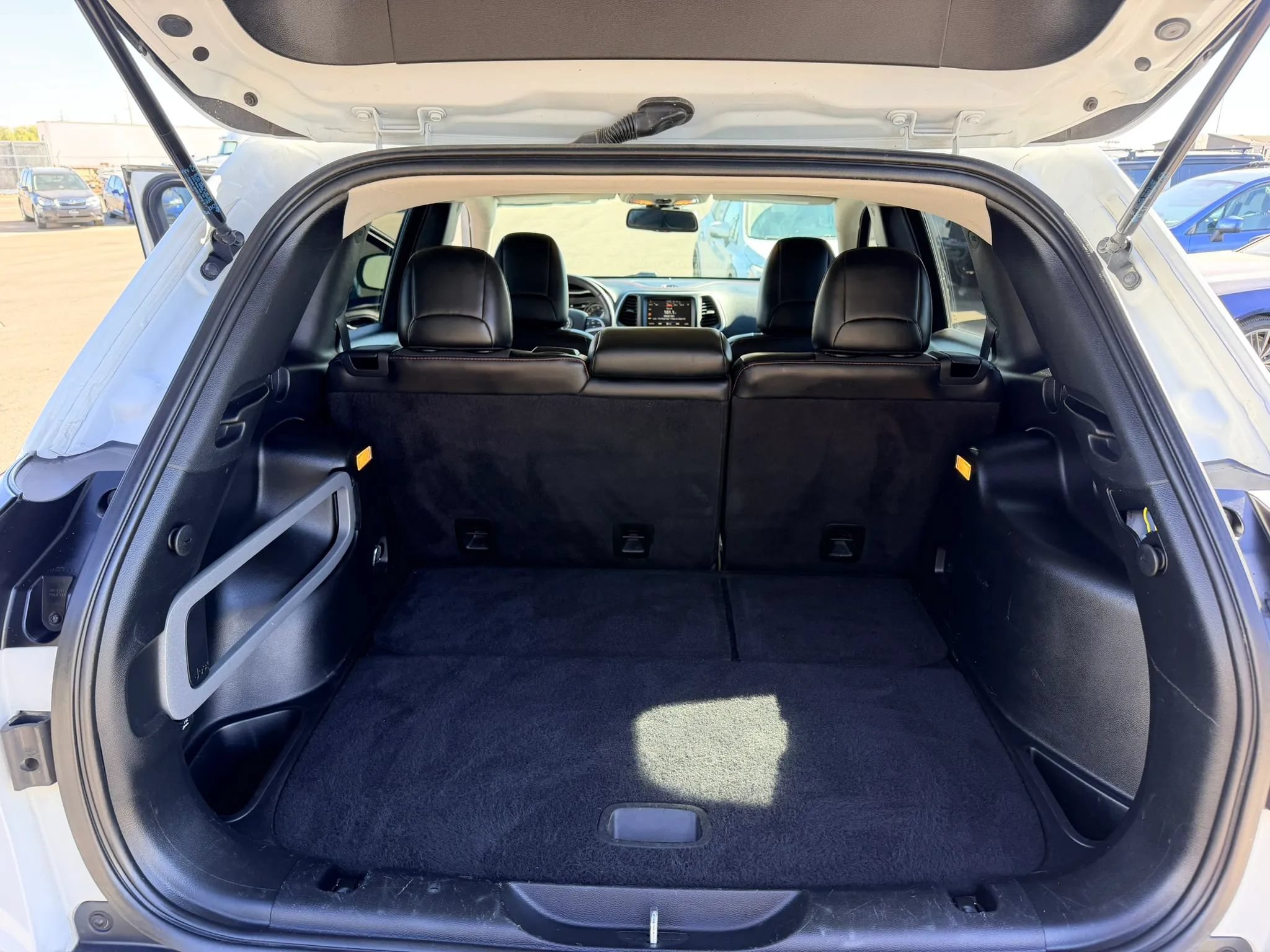 Used 2016 Jeep Cherokee Trailhawk AWD/4WD image 16