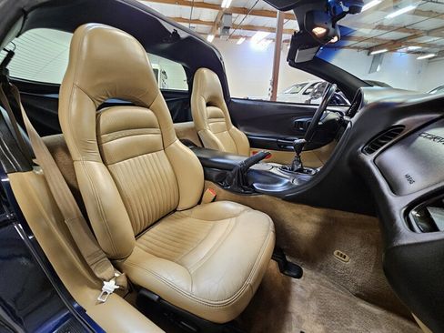 Used 2000 Chevrolet Corvette Coupe w/ Roof Pkg image 16