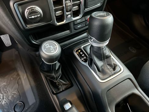 New 2025 Jeep Gladiator Sport image 19