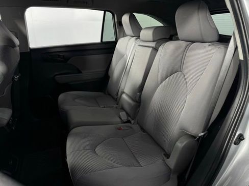 Used 2023 Toyota Highlander LE image 18