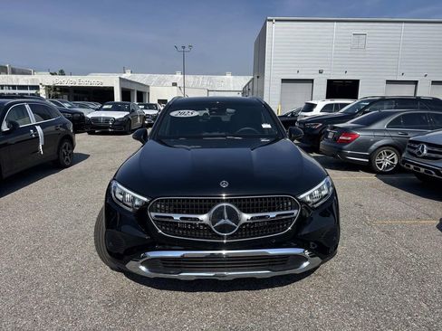 Used 2025 Mercedes-Benz GLC 300 image 2