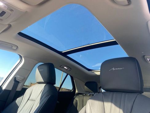 New 2025 Buick Envision Avenir image 17