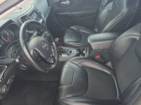 Used 2019 Jeep Cherokee Latitude Plus AWD/4WD image 15