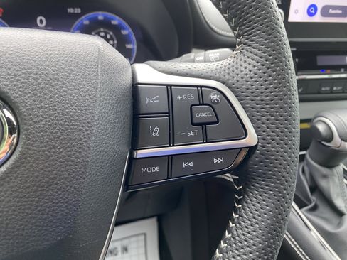 Used 2025 Toyota Sienna XSE image 21