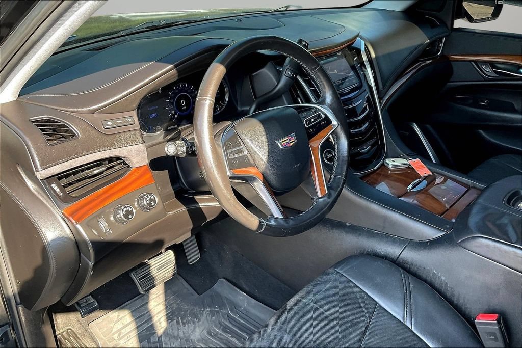Used 2016 Cadillac Escalade ESV Luxury AWD/4WD image 17