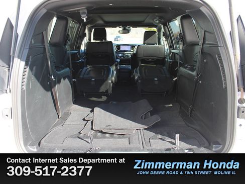 Used 2025 Chrysler Pacifica Limited image 7