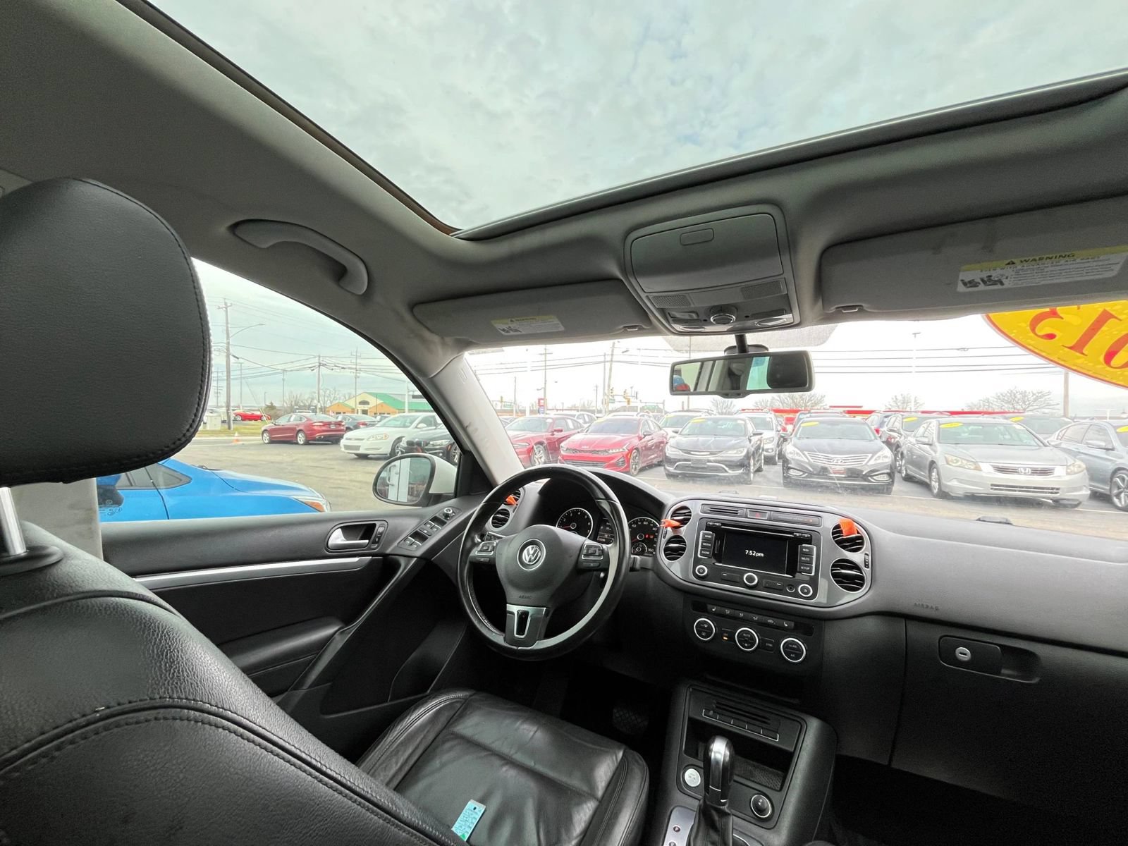 Used 2013 Volkswagen Tiguan SEL FWD image 35