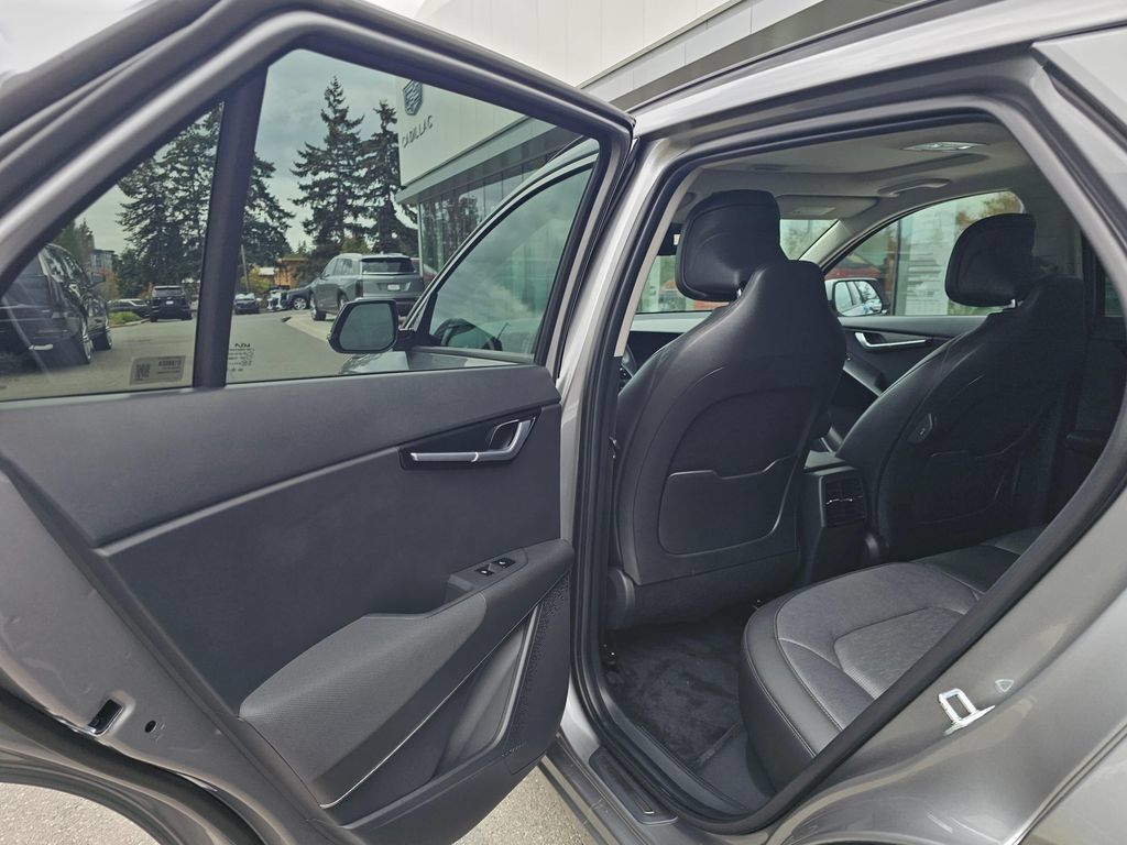 Used 2023 Kia Niro Wave w/ Wave Preserve Package FWD image 19