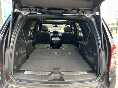 Used 2022 Chevrolet Tahoe RST w/ Luxury Package AWD/4WD image 6