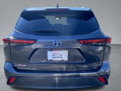 Used 2021 Toyota Highlander XLE image 14