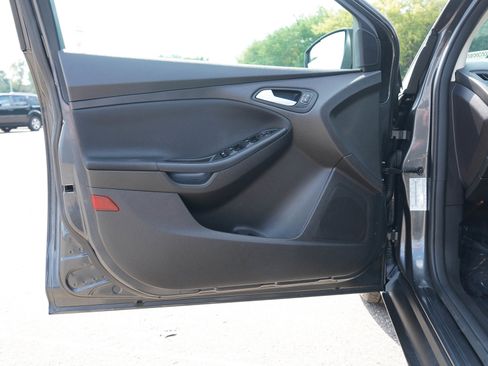 Used 2017 Ford Focus SE FWD image 16