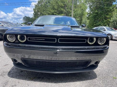Used 2018 Dodge Challenger SXT image 3